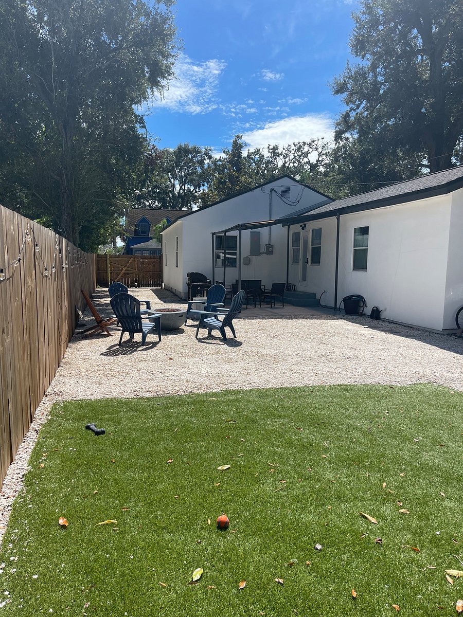 covered patio, fire pit and gas grill!