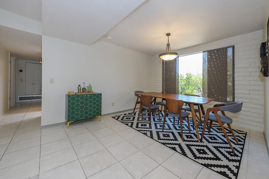 Dining room table with seating for 6