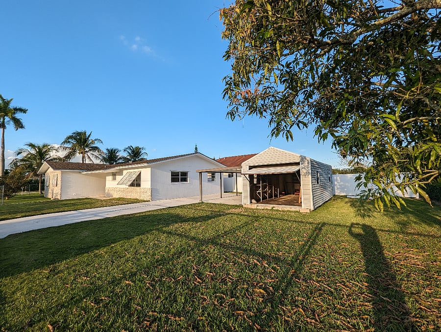 Front Right Exterior.