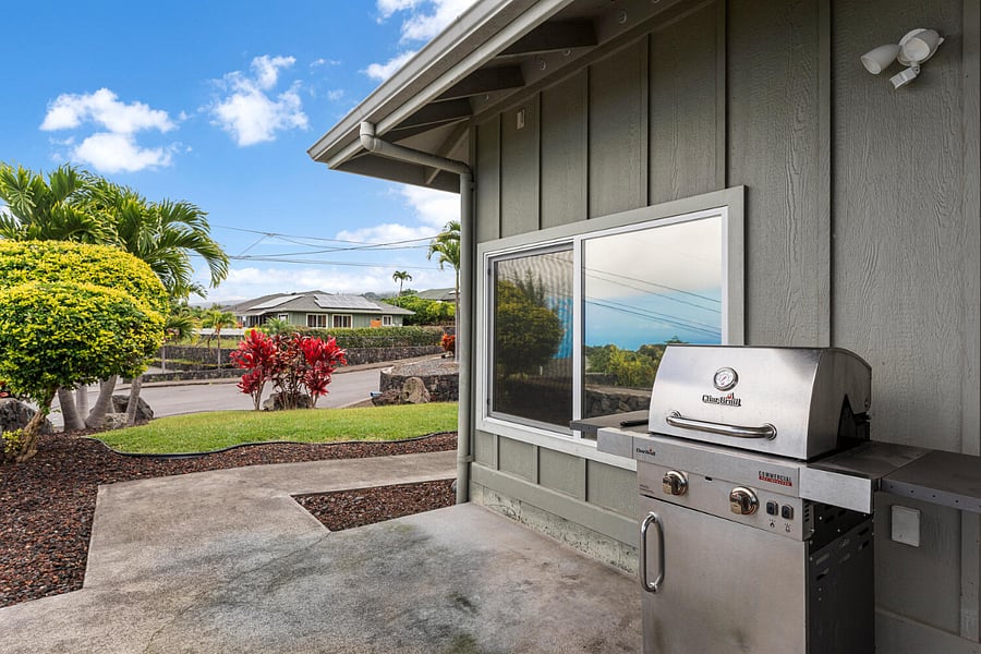 BBQ grill for cooking fresh fish or whatever you desire! Some propane included, guests are responsible for re-filling propane tank as needed