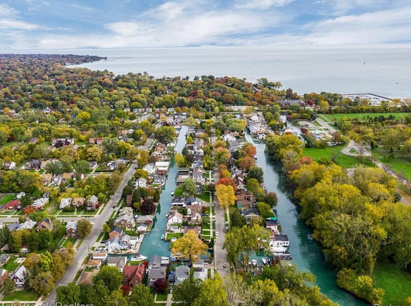 This is the neighborhood. Jefferson Chalmers, the only hood in Detroit on canals.
