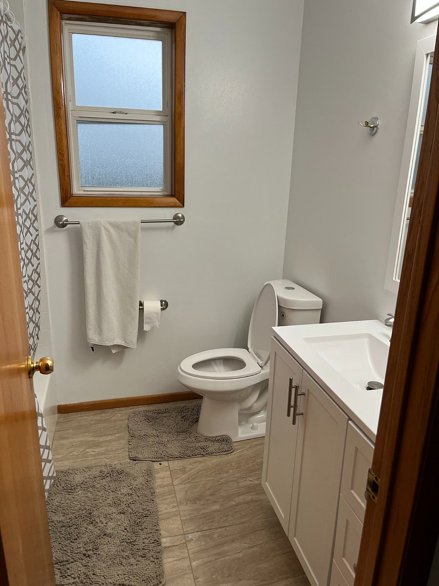Main Floor Full Bathroom
