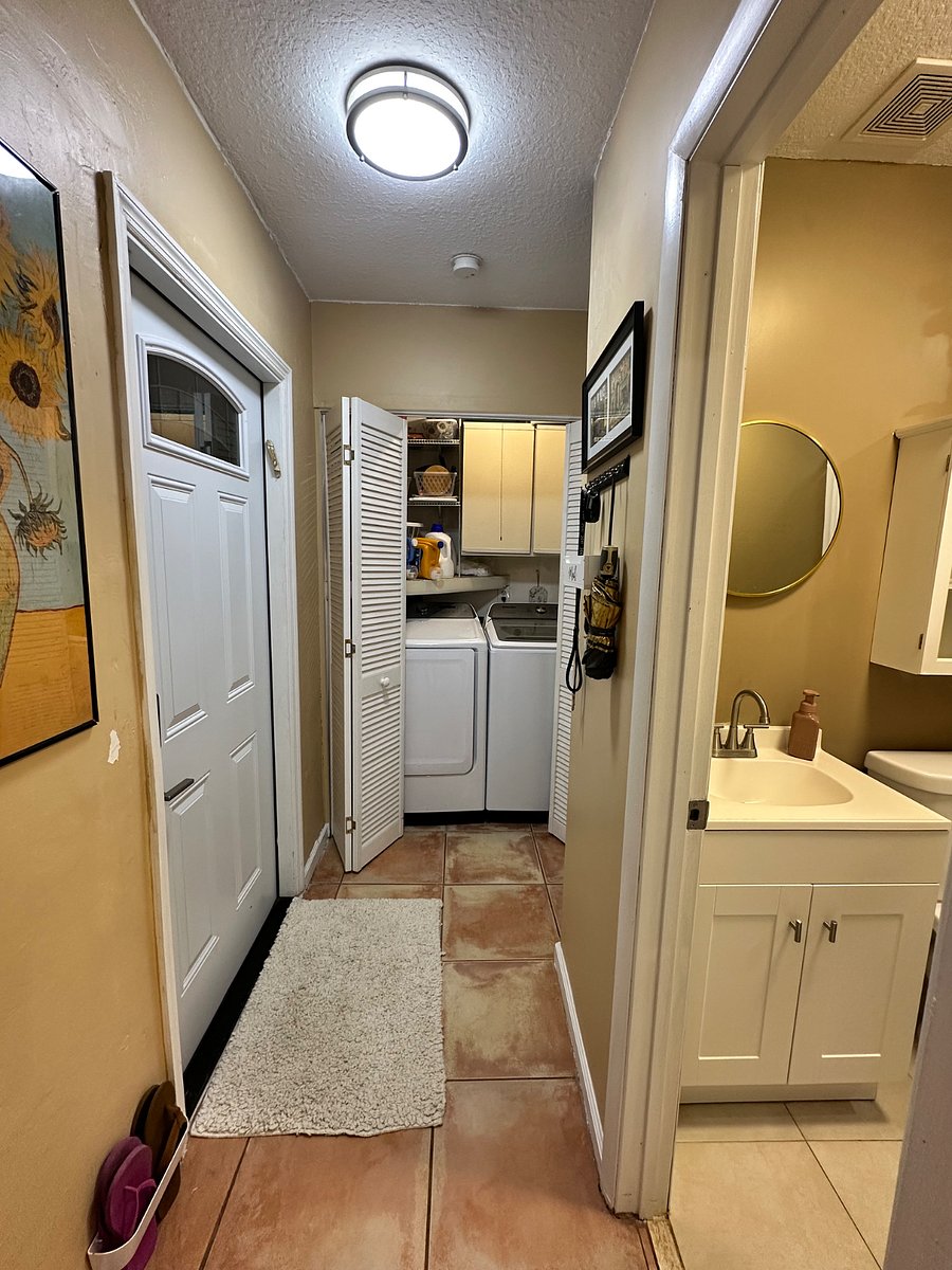 Entrance, laundry, bathroom