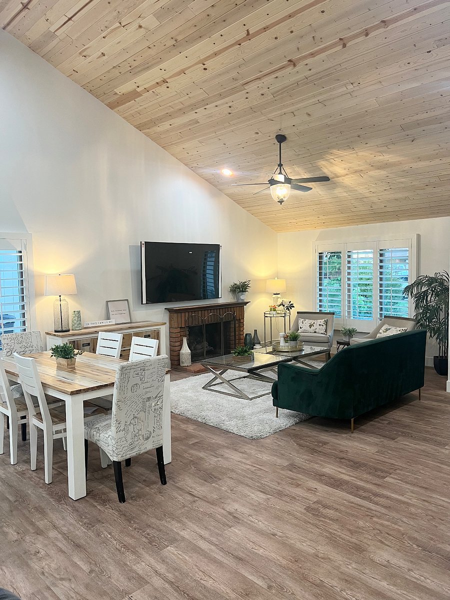 Living room with 75" smart TV