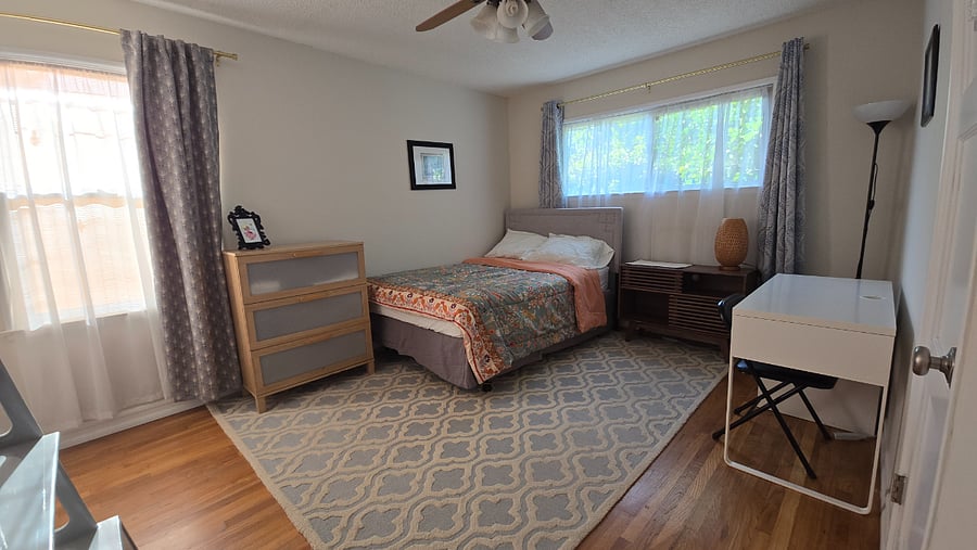RoomB