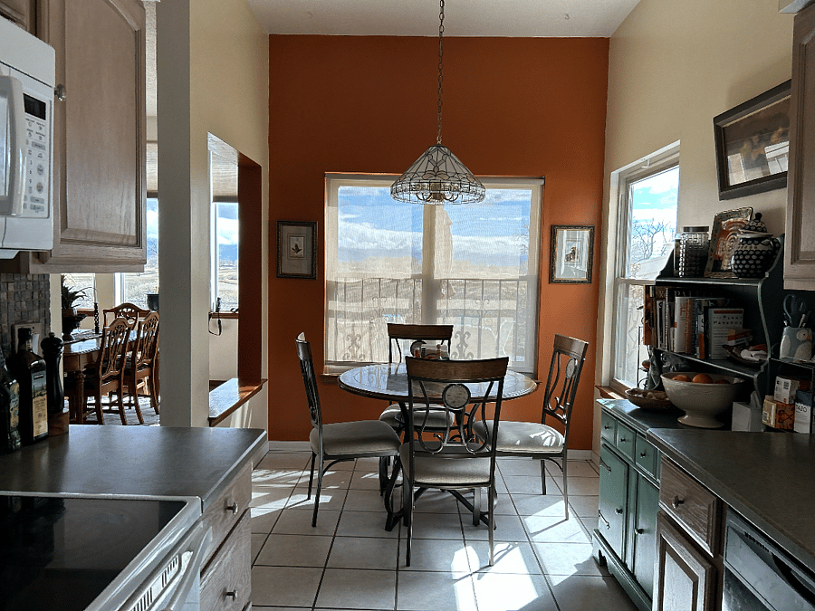 Kitchen table area
