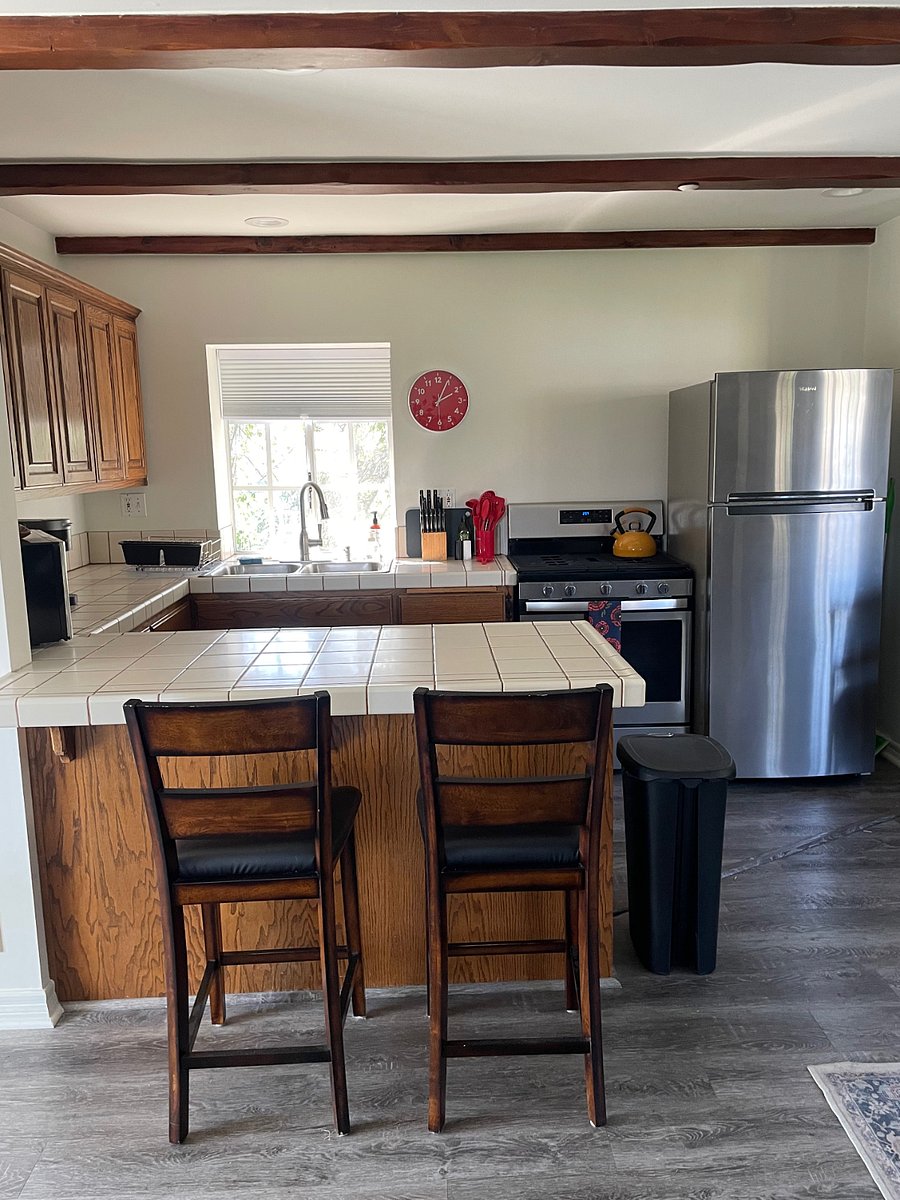 Full kitchen