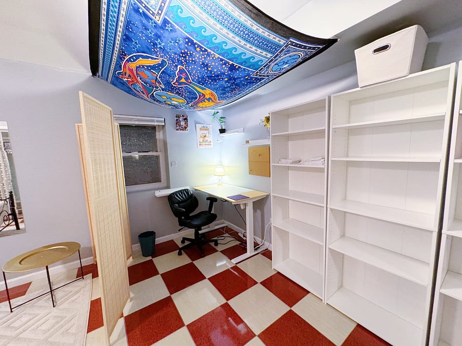 large bedroom, desk and monitor included, 1 closet