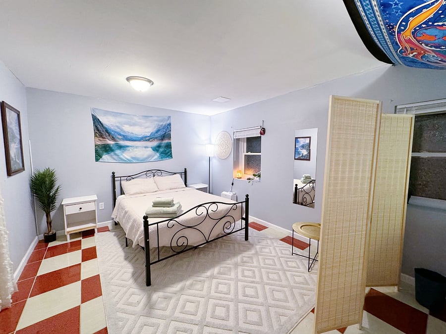 large bedroom, desk and monitor included, 1 closet