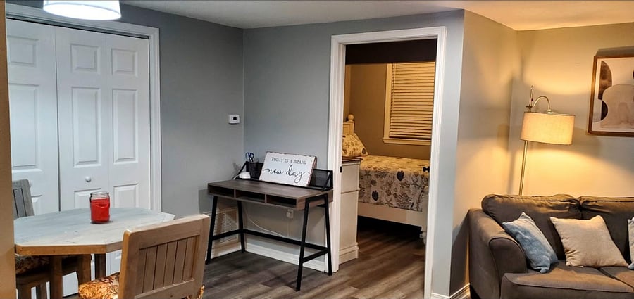 Dinette, Desk and Queen bedroom