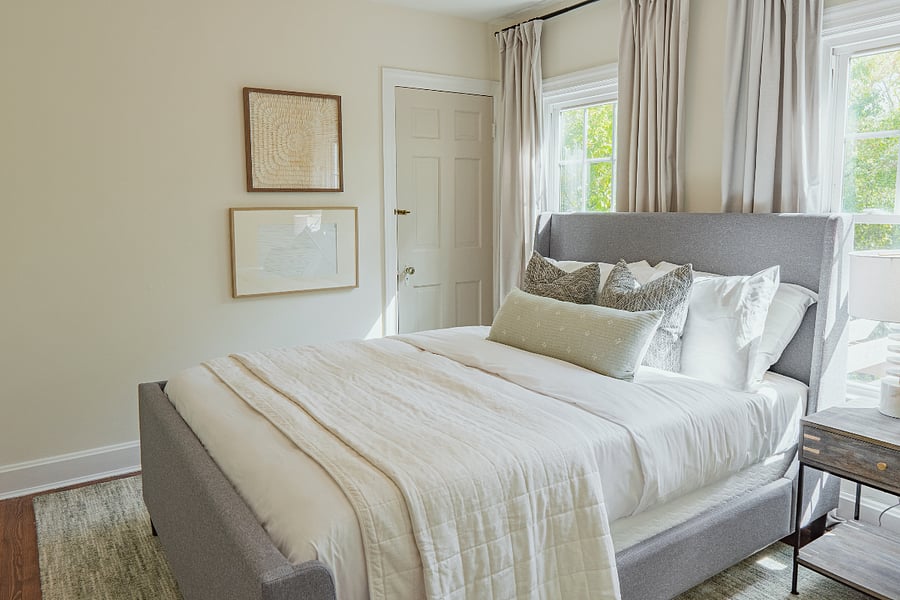 Queen Bedroom 2 w/ Smart TV 
