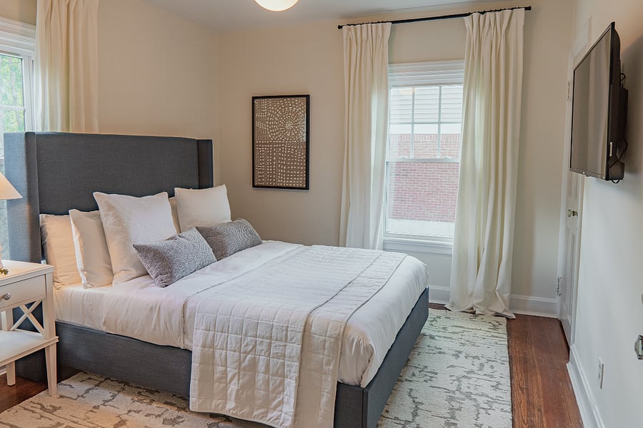 Queen Bedroom 1 w/ Smart TV 