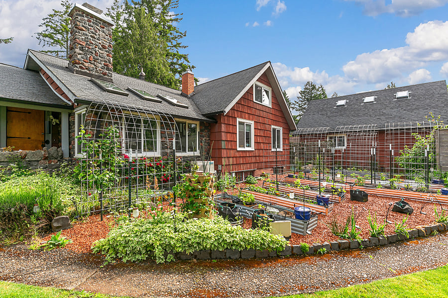 Individual composting in garden