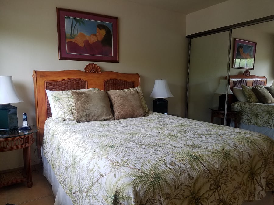2nd bedroom w/Queen
