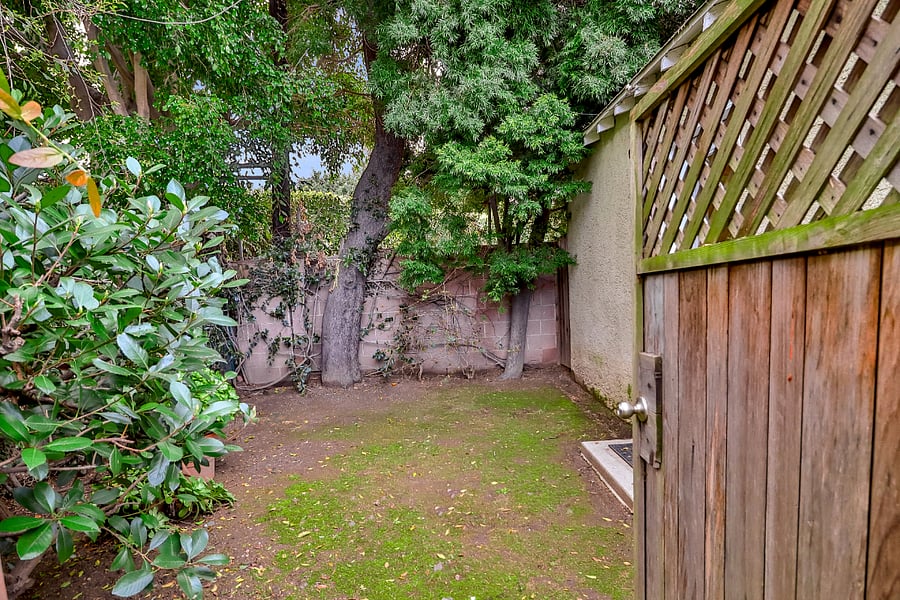 Private sideyard
