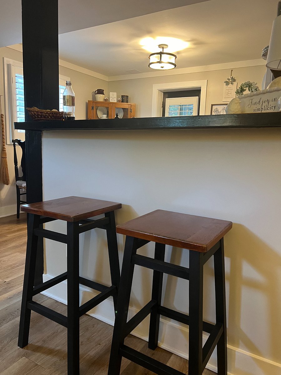 Lving Room Facing Kitchen