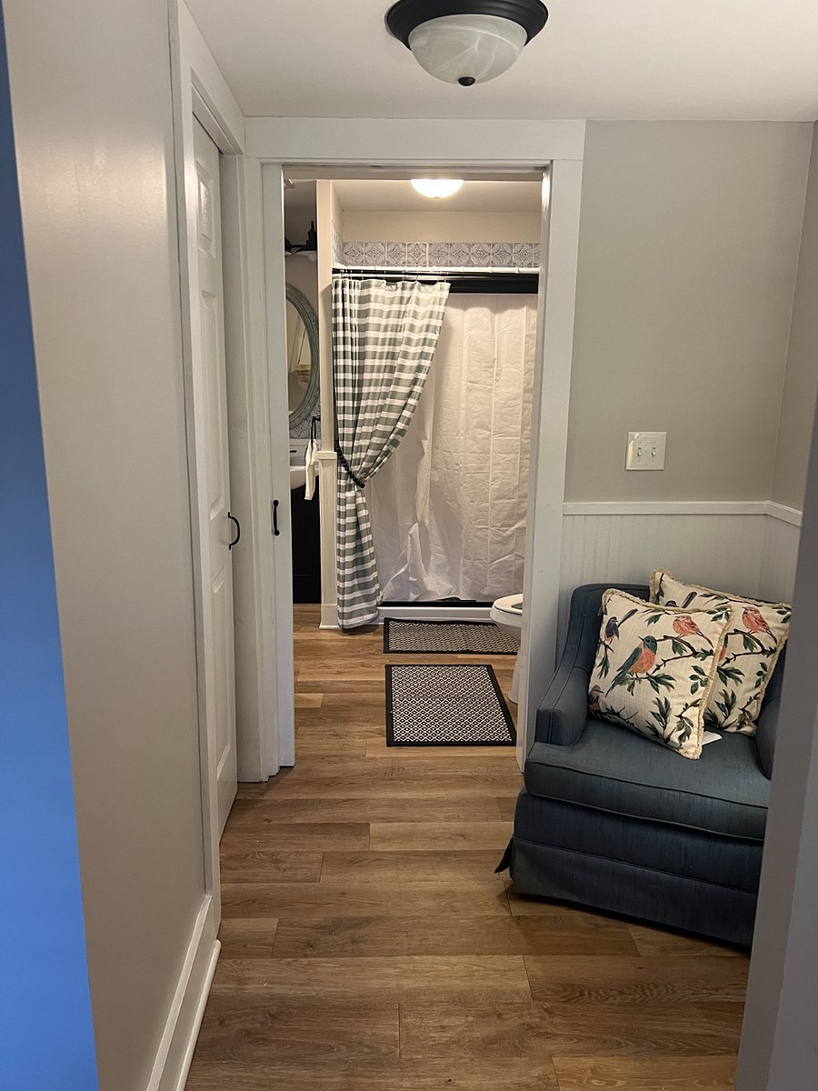 Sitting area and bathroom