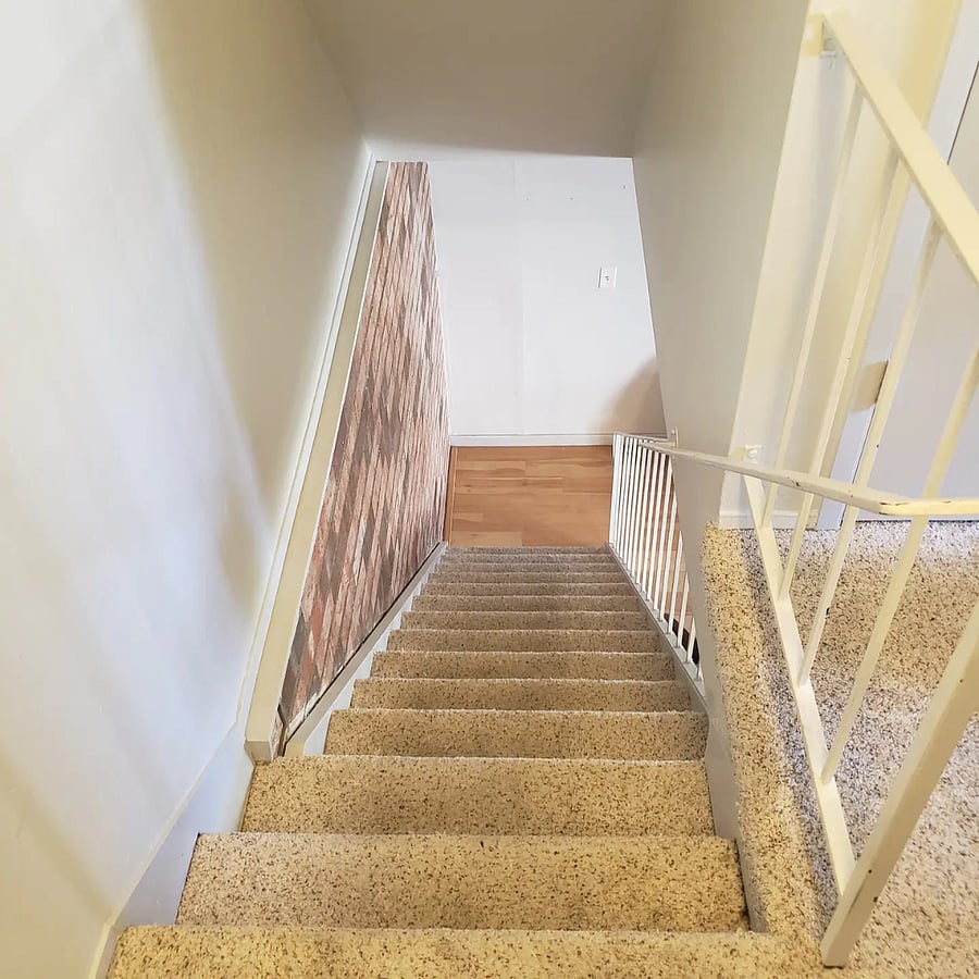 Just a normal staircase, nothing fancy here :)