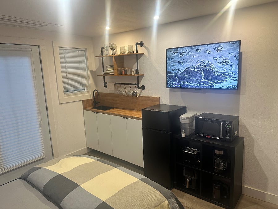 Kitchenette. There are induction hot plates to cook with as well as an air fryer and rice cooker. Pots and pans in the cupboards.