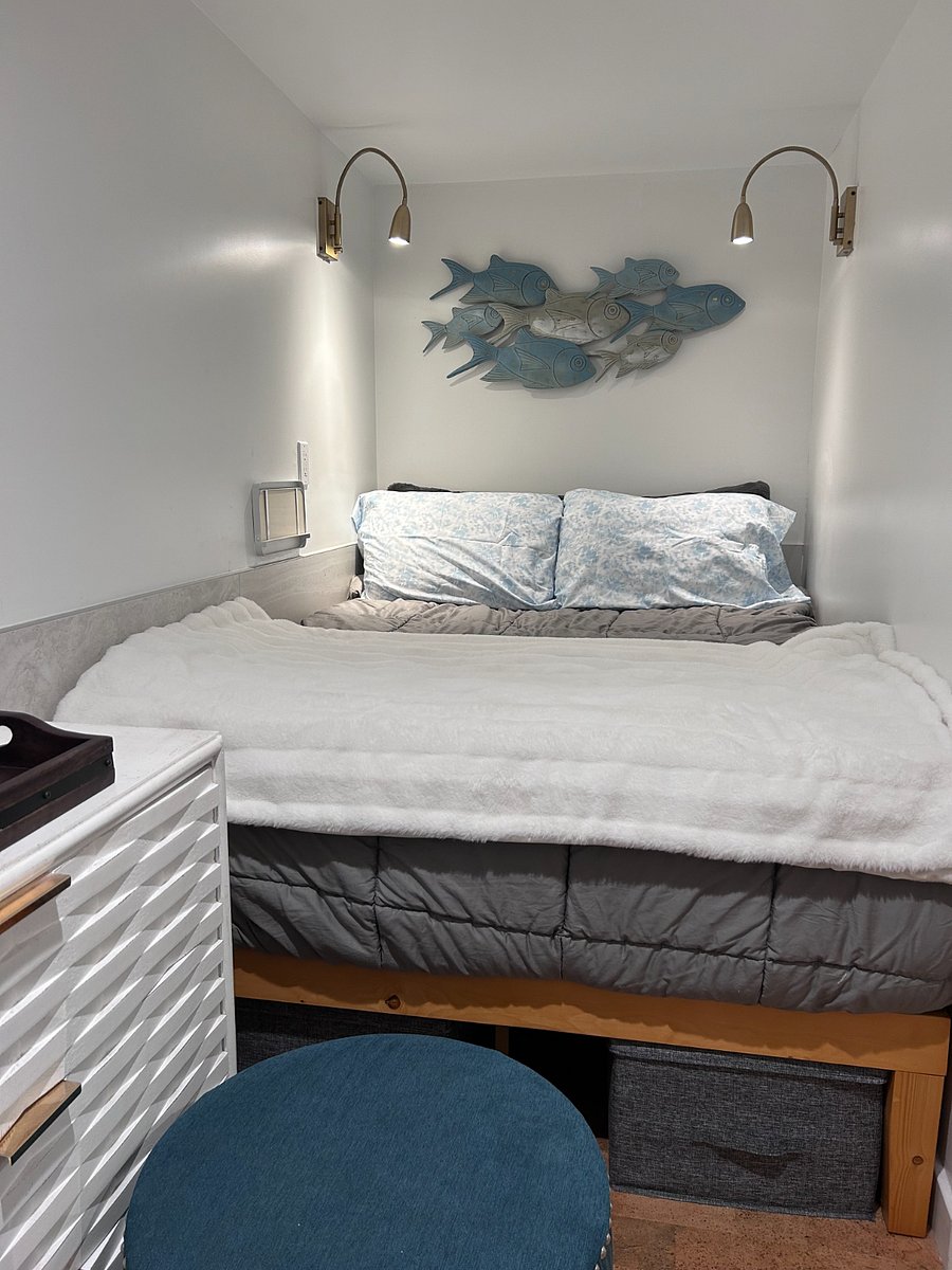 cozy new mattress, full sized bed 