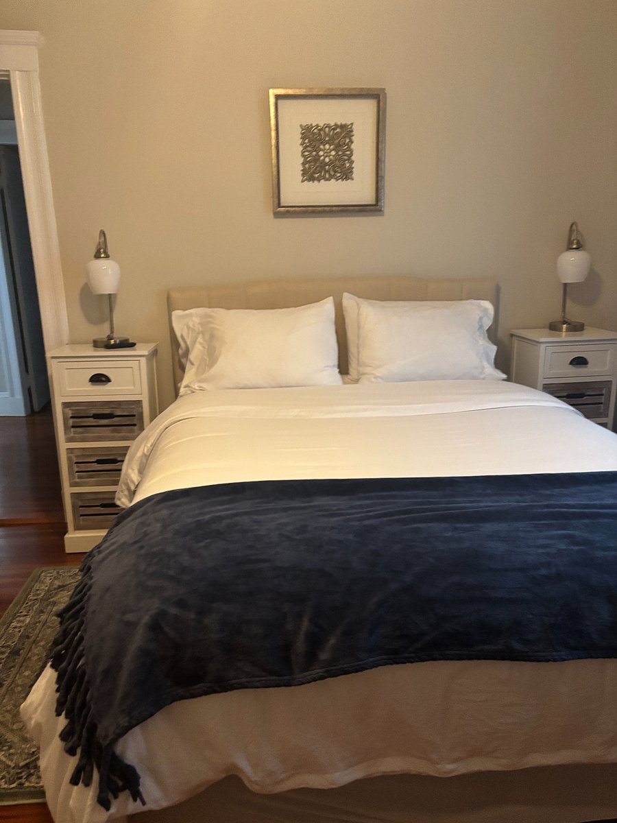 1st Bedroom Queen