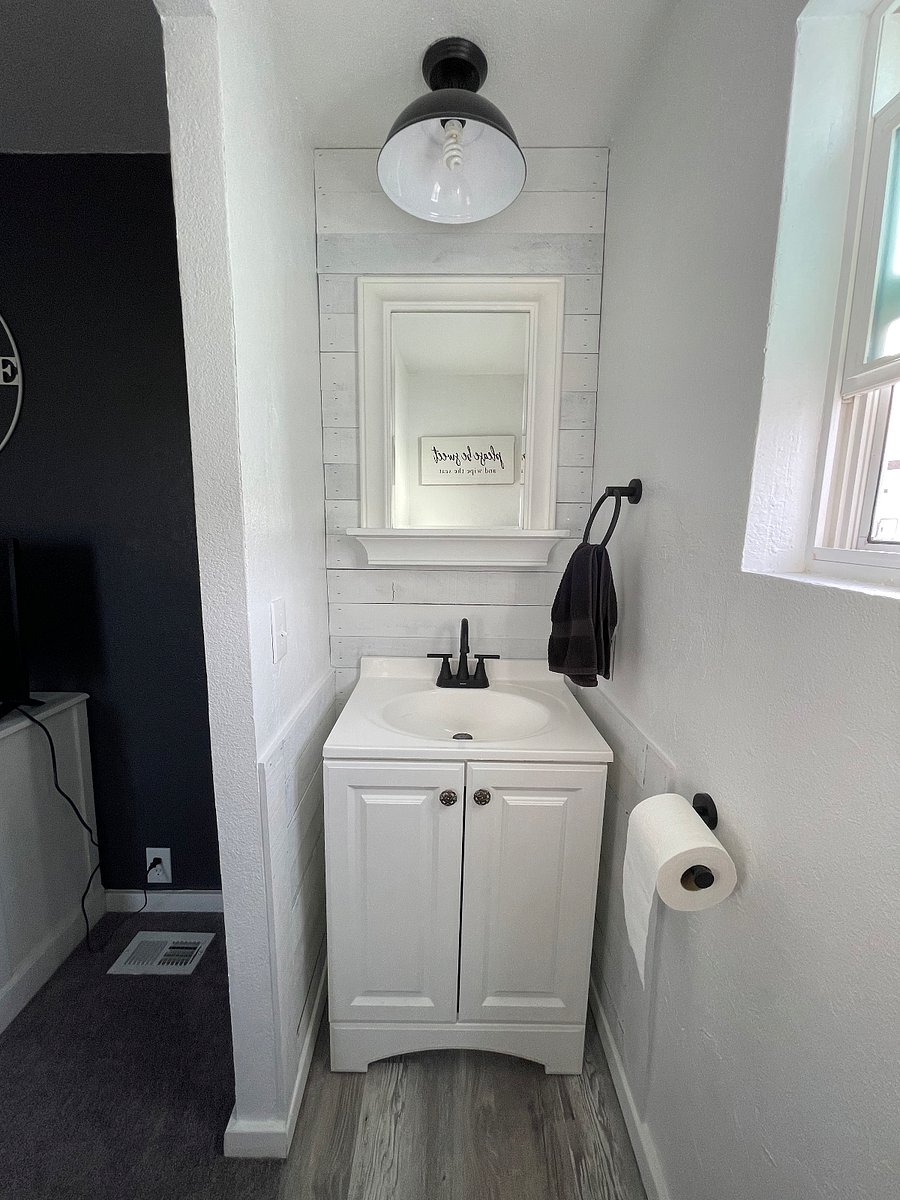 1/2 bathroom in main bedroom