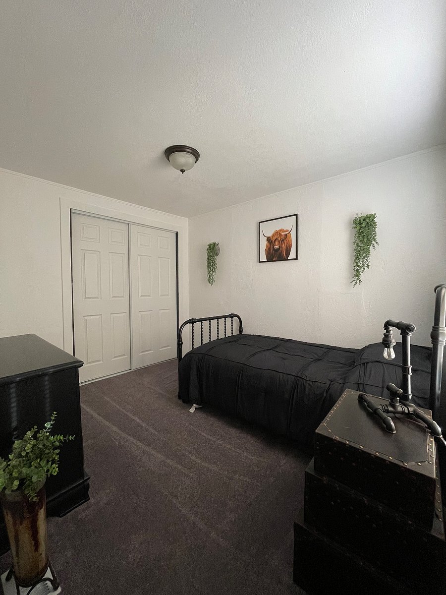 2nd bedroom with twin bed