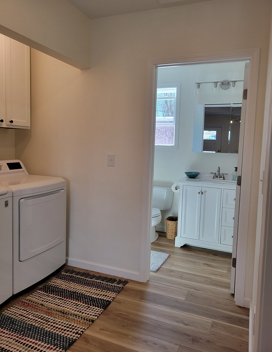 In-unit washer/dryer and entrance into bathroom