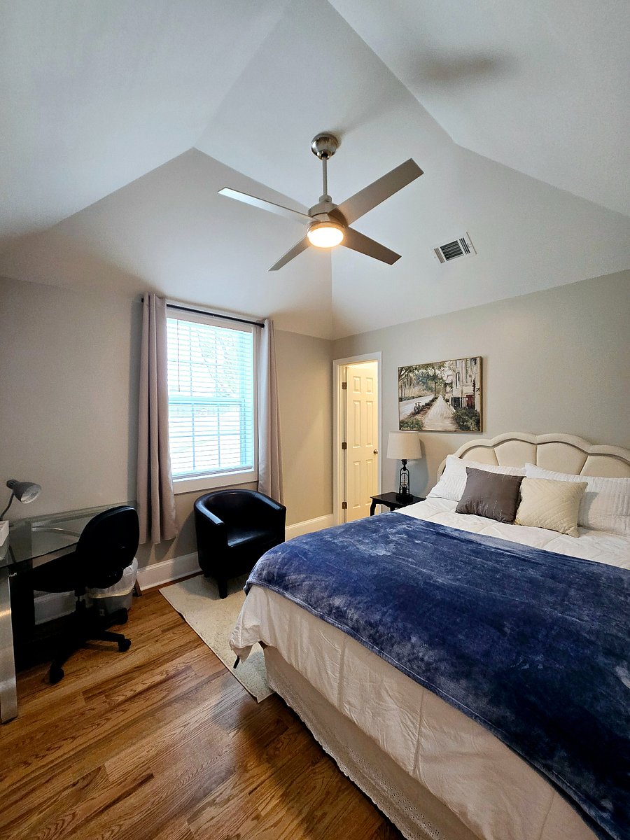 Secondary bedroom