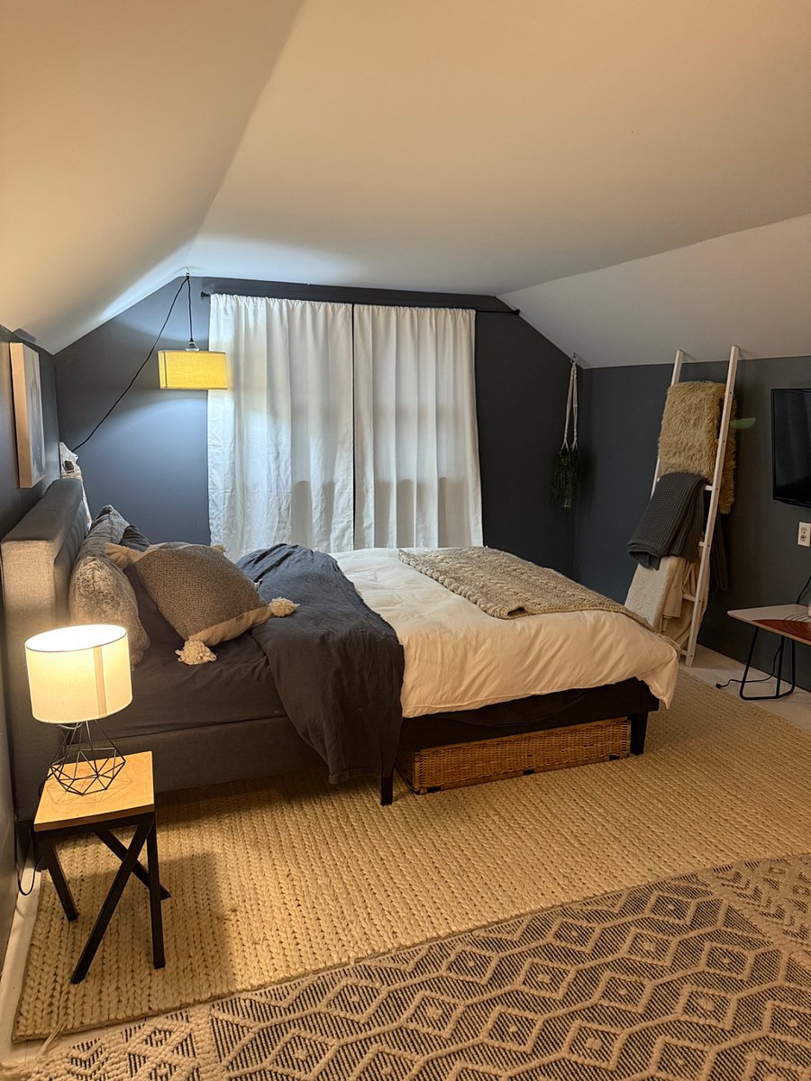 Upstairs bedroom