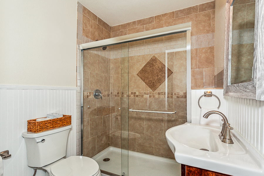full bathroom in hallway for second bedroom