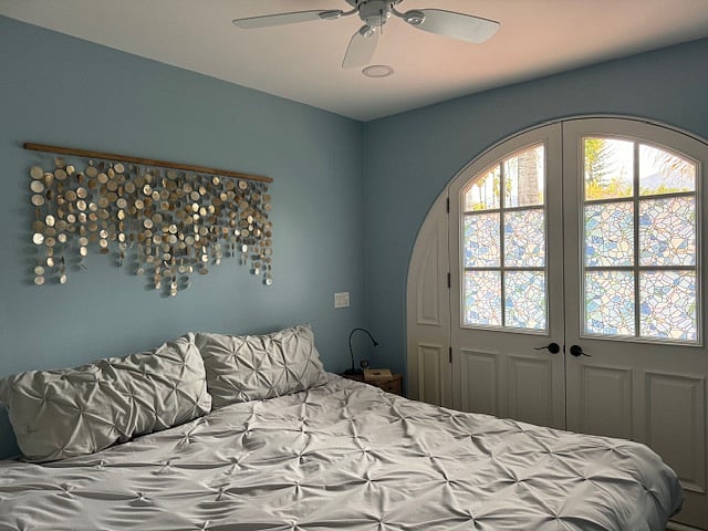 Adjustable split bed. Head and foot of bed raise and lower independently of one another (zero gravity).