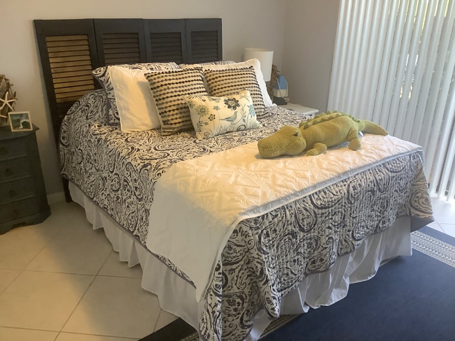 2nd Bedroom with Queen Bed