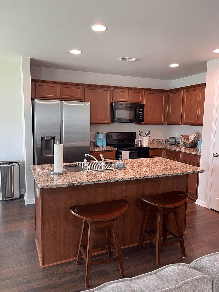 Ice maker in door and dishwasher and microwave too
Additional two stool seating