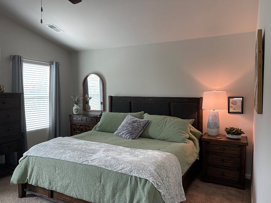Upstairs master w king size bed
