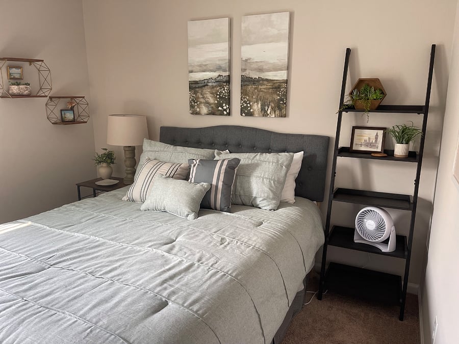 3rd bedroom upstairs w queen bed and shared bath. Full walk in closet