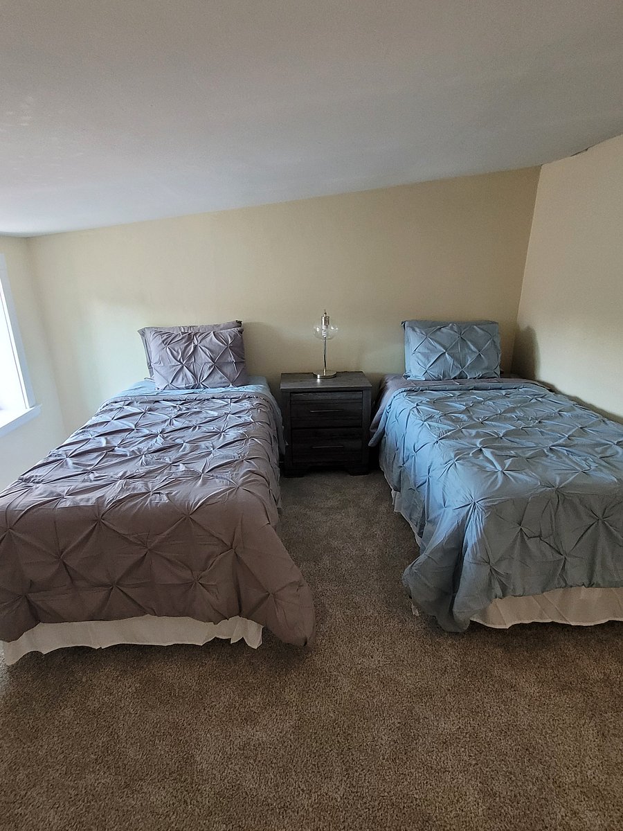 2nd Bedroom - 2 Twin Beds and Walk-In Closet