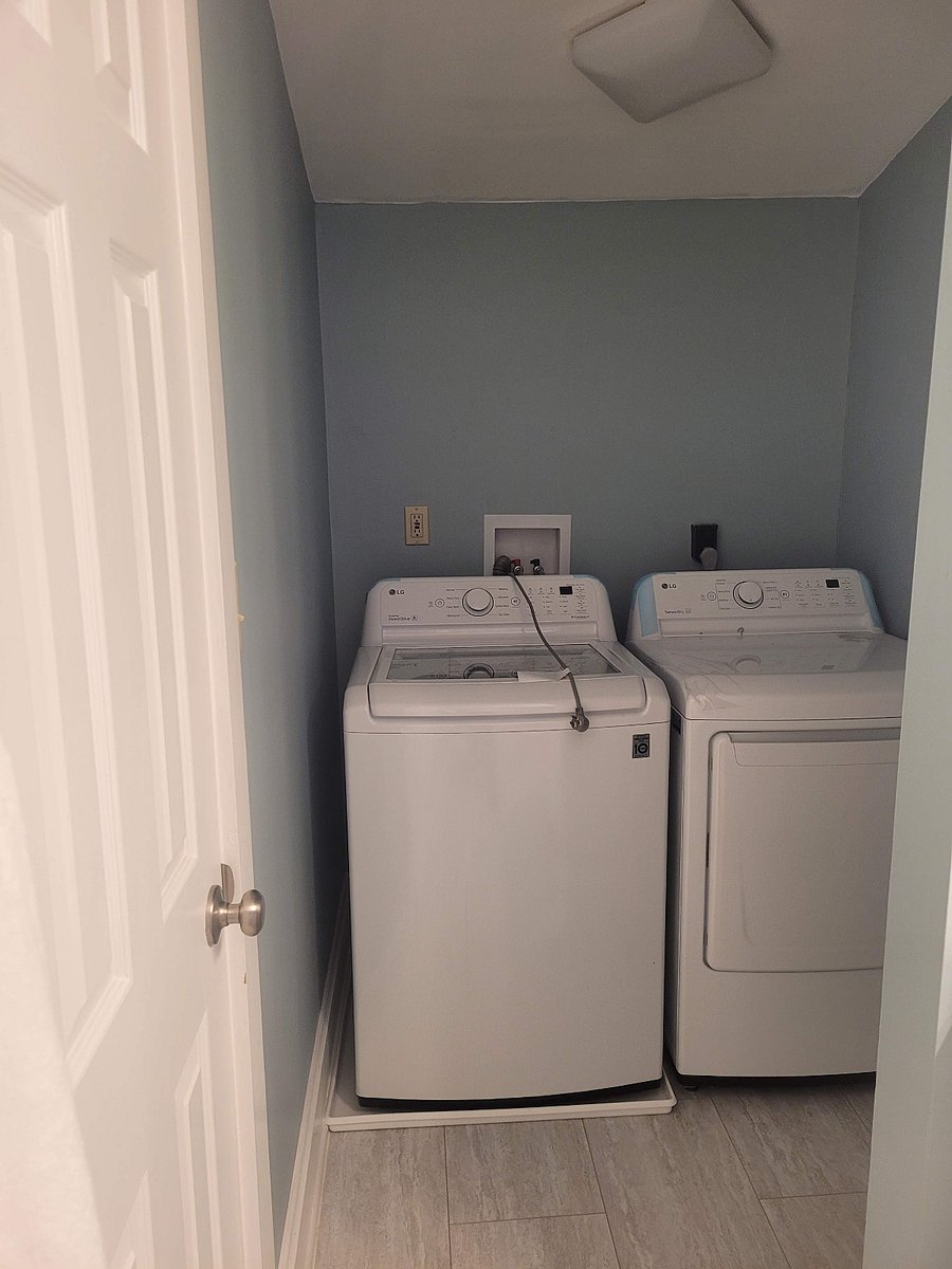 Full washer and dryer available
