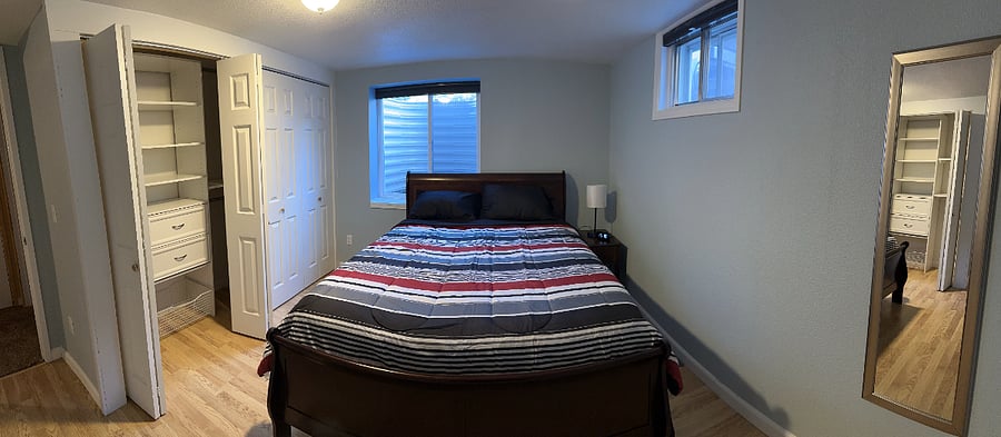 downstairs queen bedroom. 