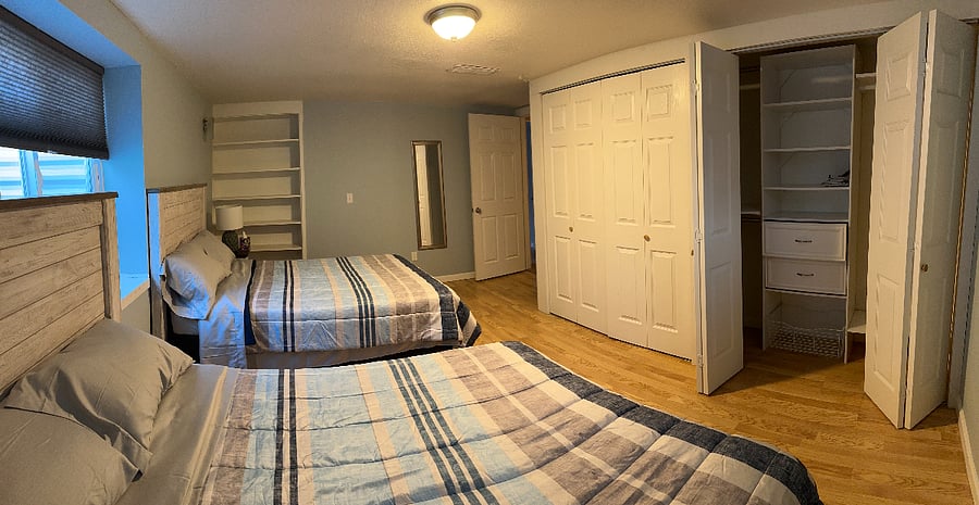 downstairs 2 full beds. 