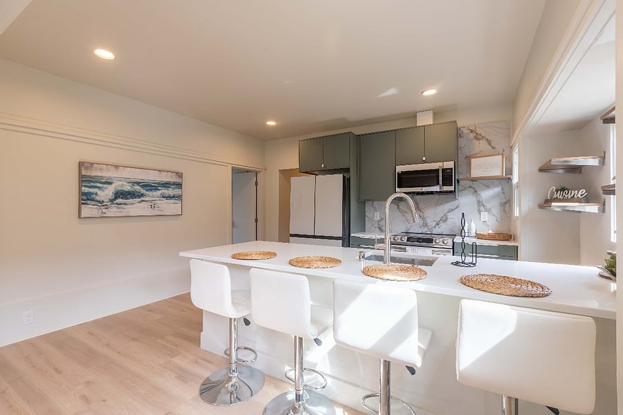 Quartz countertop island for 4 people
