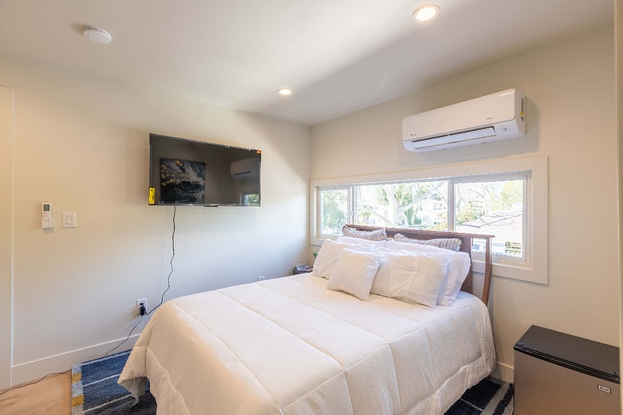 Super quiet mini-split AC with remote control
