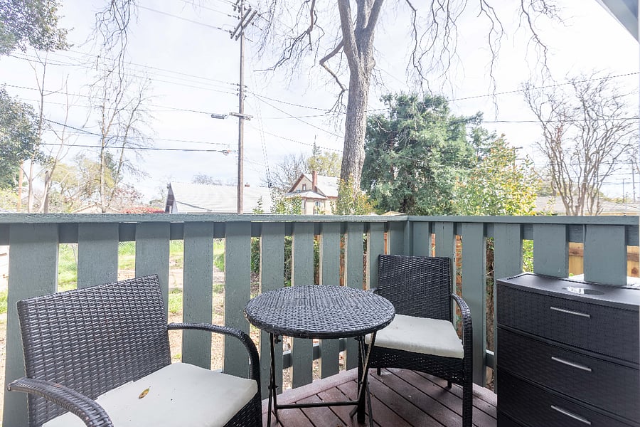Back porch. In serene, tree-filled Med Center area, 0.3 mile from UCD MC