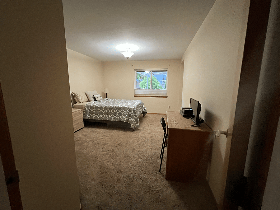 Bedroom 1 with queen size bed