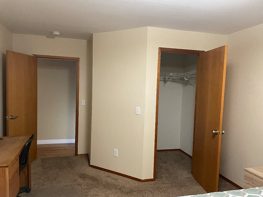 Both Bedroom 21 & 2 walk-in Closet