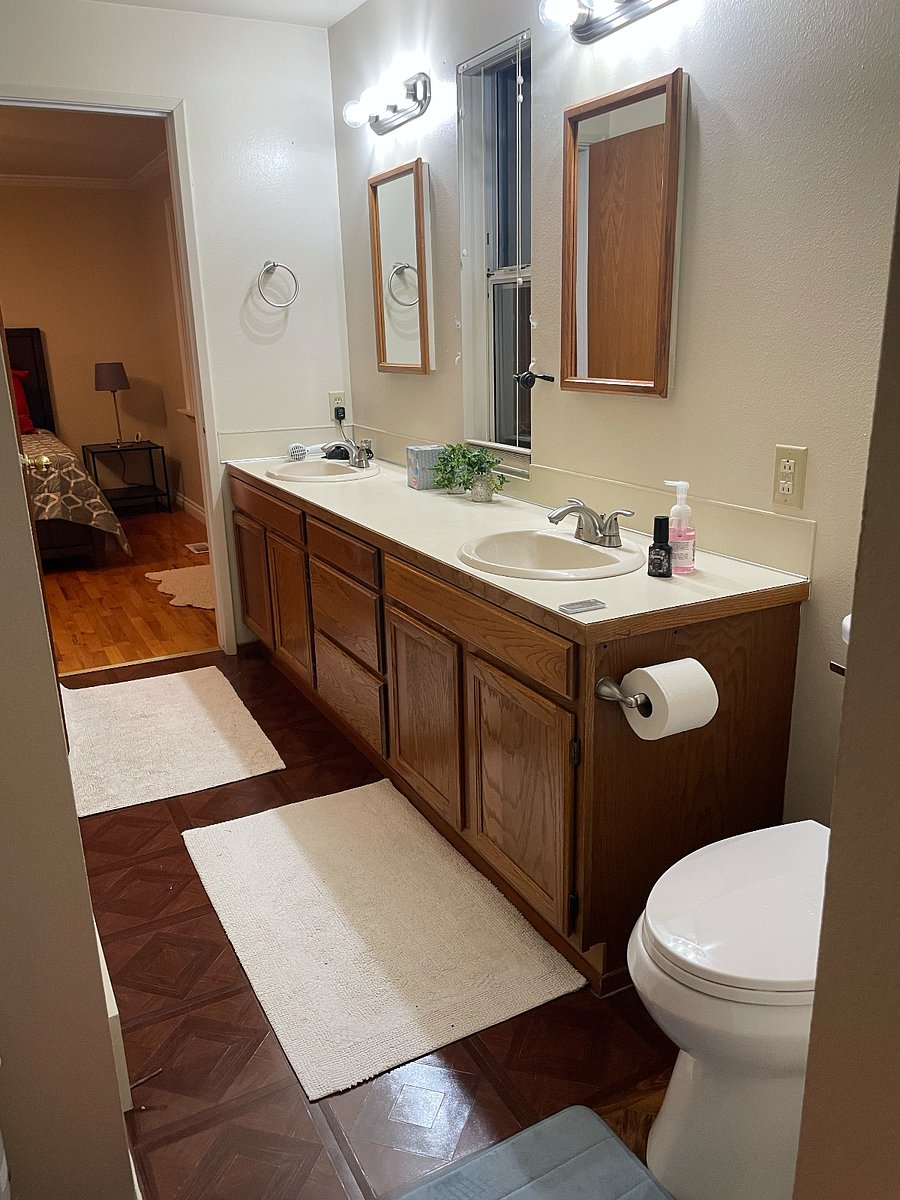 Master bedroom bathroom