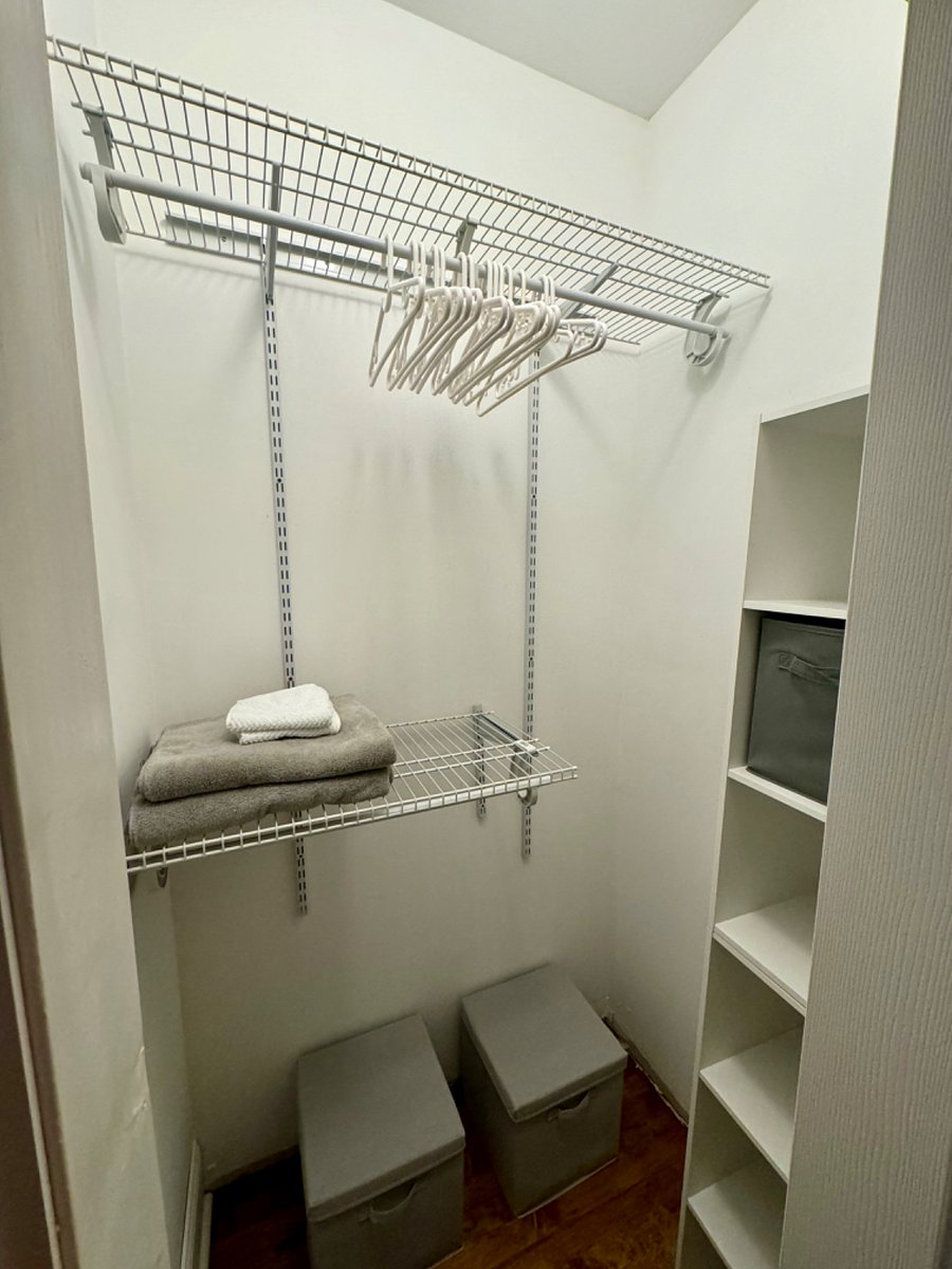 Bedroom 1
closet