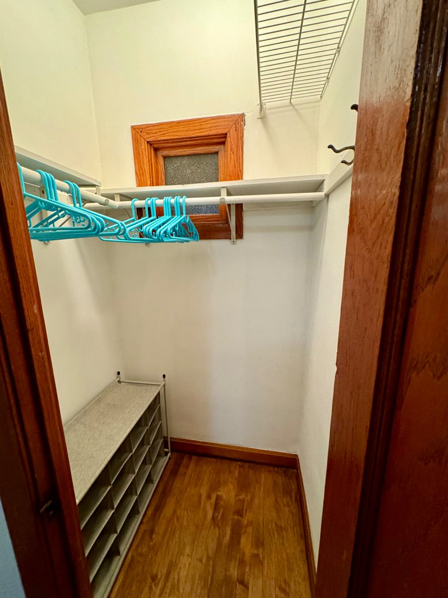 Bedroom 2
Closet