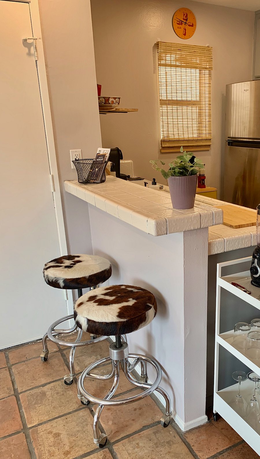 Kitchen bar.