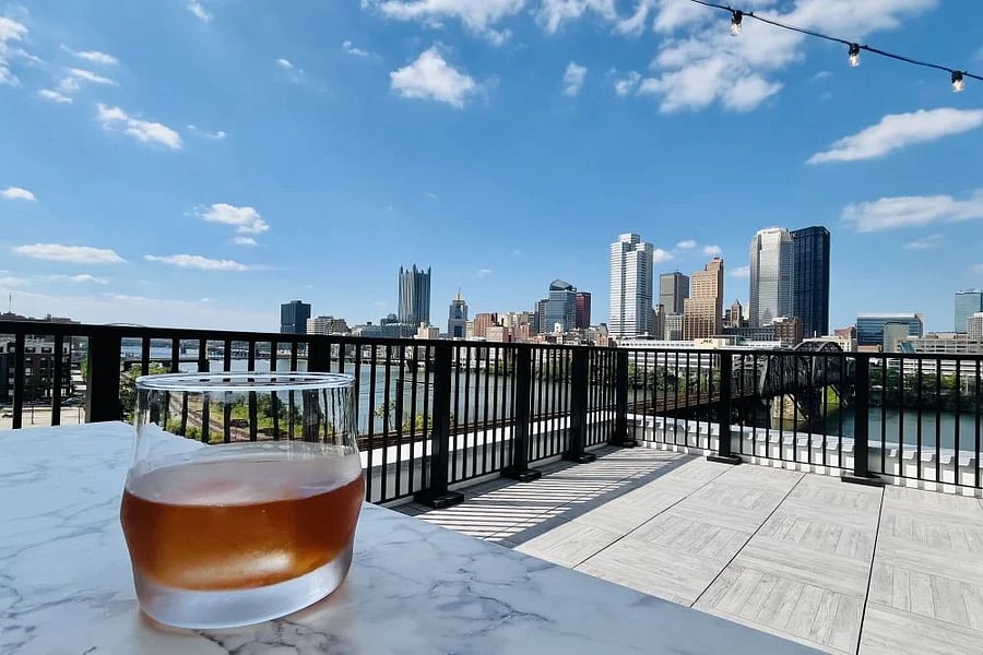 Finch Rooftop Bar: Easy walk for cocktails with a view